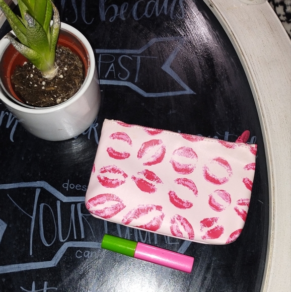 ❤️FREE WITH PURCHASE❤️Cosmetics Bag - Picture 2 of 4